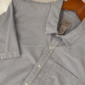 L.L. Bean Men’s Blue White Pinstripe Short Sleeve Button Down Shirt Size L